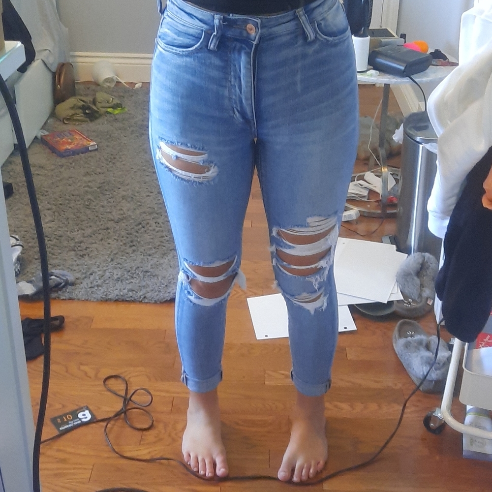 High waisted ripped jeans